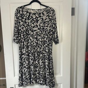 Old Navy Black and White Floral Long Sleeve Dress